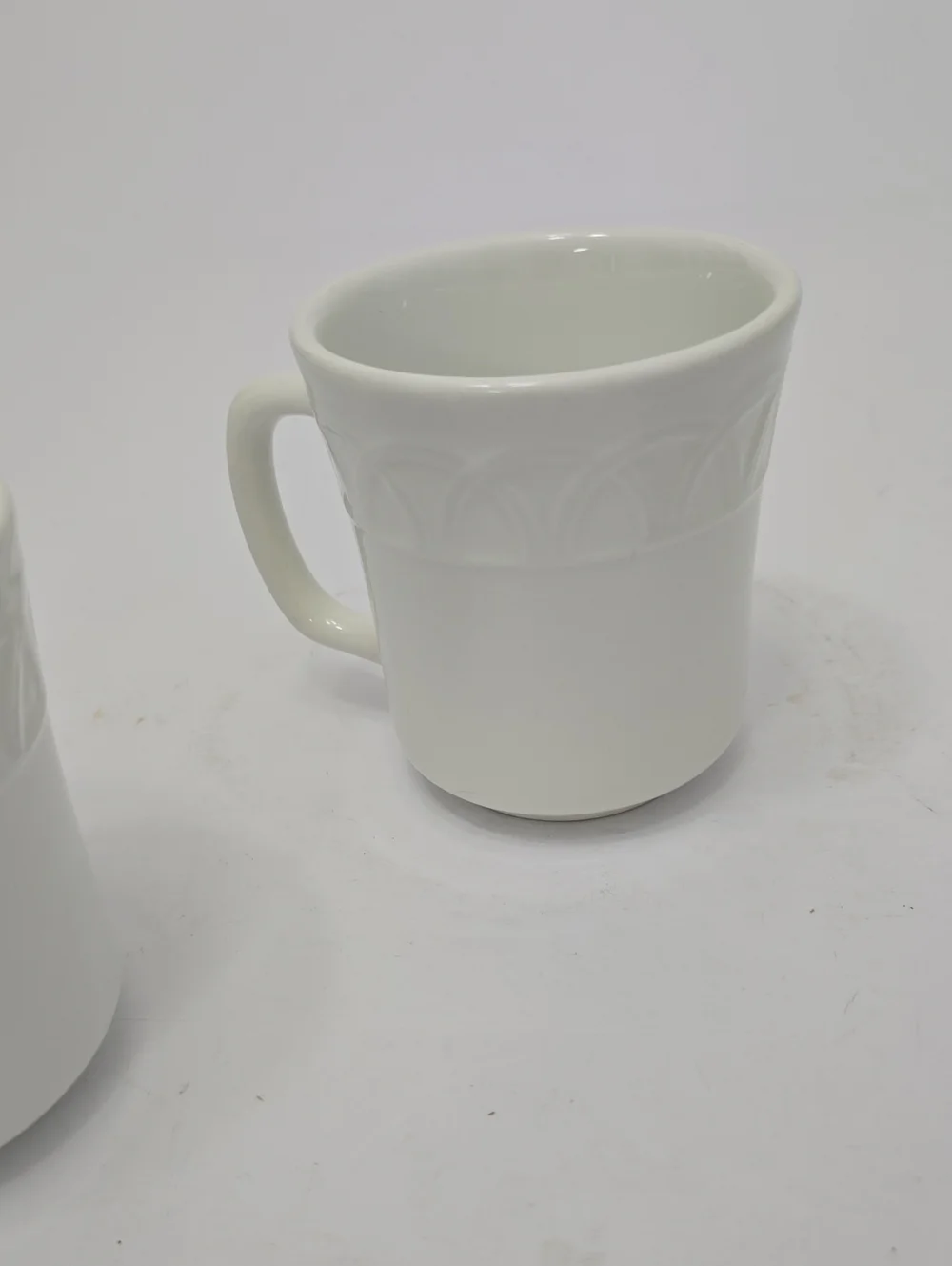 Vintage Pier 1 Set Of 3 Basket Relief Cups Mugs Made In Italy White Ceramic
